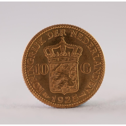 90 - NETHERLANDS 1925 TEN GUILDERS GOLD COIN, 7gms (EF)