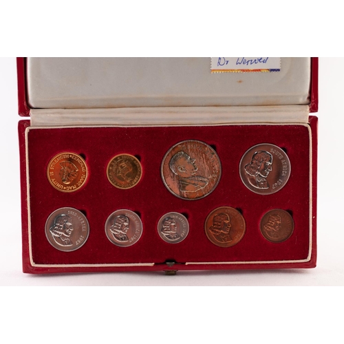 92 - SET OF SOUTH AFRICAN COMMEMORATIVE GOLD, SILVER AND COPPER COINS, from 1 cent to a gold 2 rand, 1967