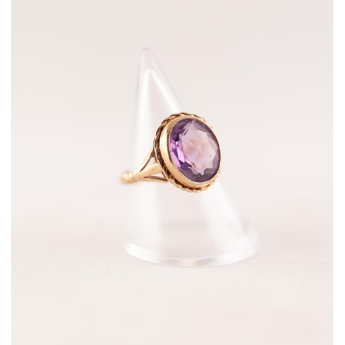 368 - 9ct GOLD AMETHYSY RING. Oval amethyst in a rope frame, to forked shoulders, ring size K1/2, 3.24g