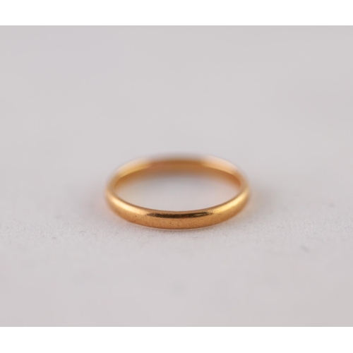 264S - 22ct GOLD BAND RING. Ring size K, 2.31g