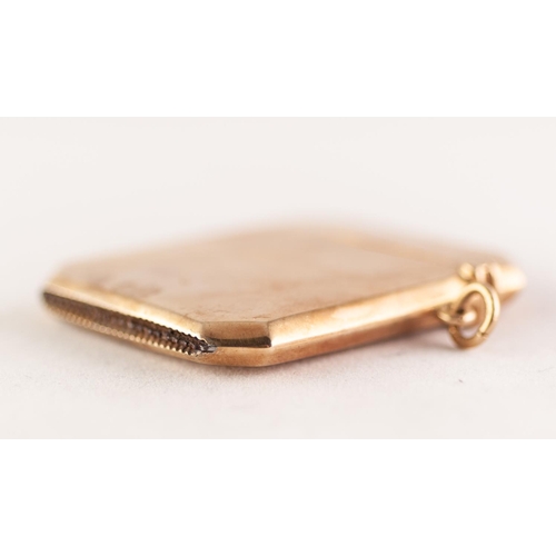 260K - 9ct GOLD CANTED VESTA CASE, measures 5cm by 4cm, 22.77g