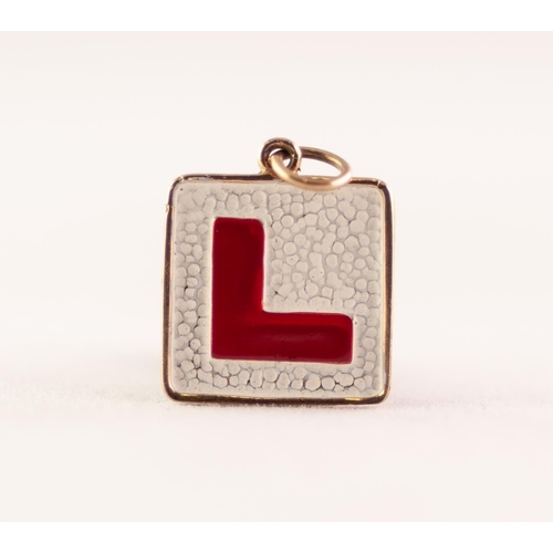 265 - 9ct GOLD AND ENAMELLED PENDANT in the form of a car driver's 'L' plate, 2.1gms