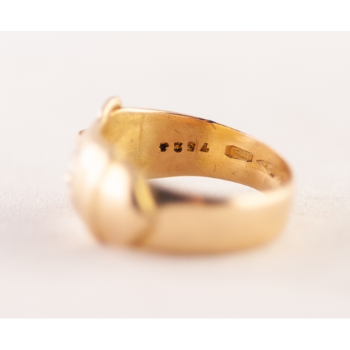 261 - GENT'S EDWARDIAN, HEAVY 18ct GOLD BUCKLE PATTERN RING, the top set with an old cut solitaire diamond... 