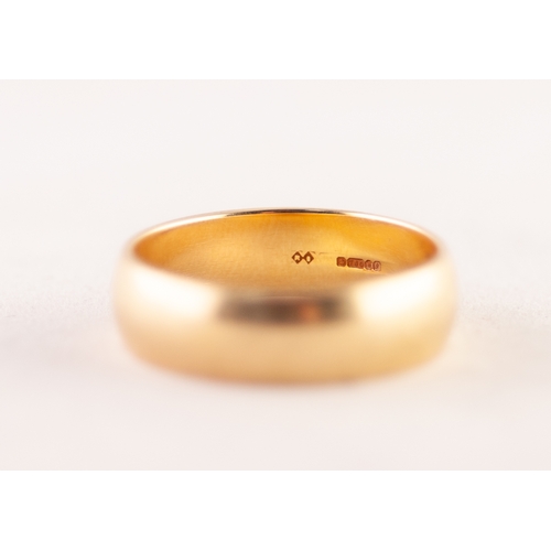 267 - GENTS 18ct GOLD BROAD WEDDING RING, 9.4 gms ring size 