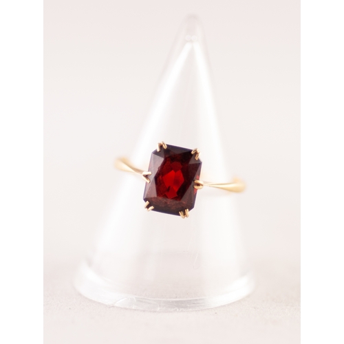 354 - 18ct GOLD DRESS RING WITH AN OBLONG GARNET in a six claw crown setting, 2.2gms, ring size 'M'