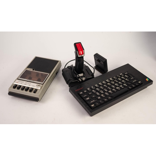 セトノベルティ SINCLAIR ZX SPECTRUM + GAMES CONSOLE with a LARGE SELECTION OF