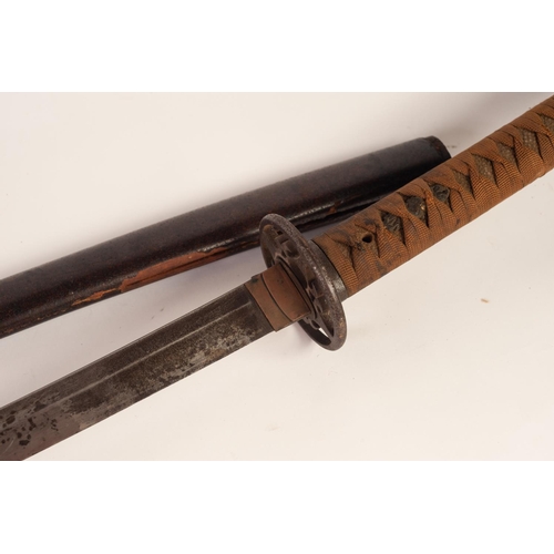 65 - JAPANESE WORLD WAR II OFFICER'S SWORD WAKAZACHI, with curved single edge blade, 27 3/4