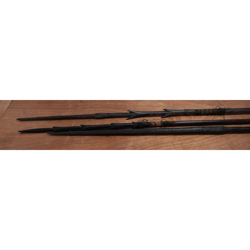 209 - PROBABLY FIJIAN CARVED HARDWOOD AGED FISHING HARPOON SPEAR, the 26