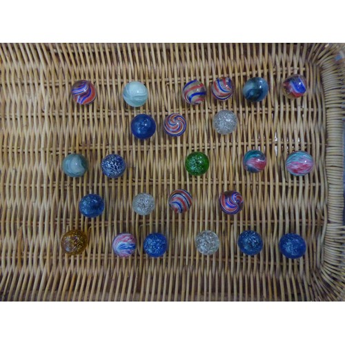 256 - APPROXIMATELY 40 LARGER SIXE PRE-WAR MARBLES with coloured swirl or silver glitter inclusions IN A T... 