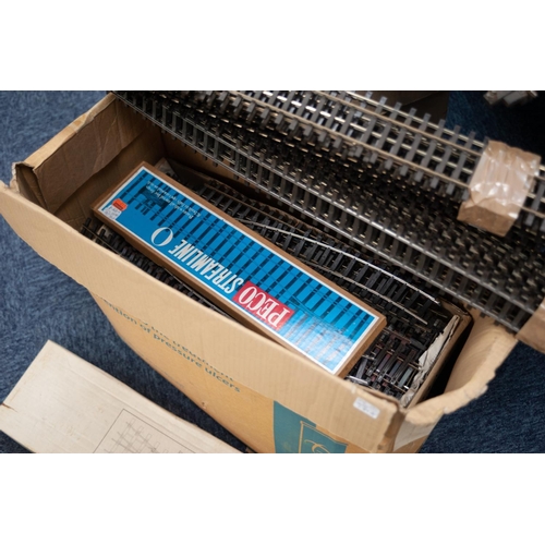 32 - LARGE SELECTION OF MAINLY PECO STREAMLINE 'O' GAUGE TWO RAIL MODEL RAIL TRACK, mainly loose, some in... 