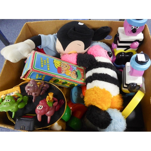 170 - LARGE SELECTION OF SOFT AND OTHER MODERN TOYS, inlcudes boxed Duracell Ultra Globetrotter Bunny, lar... 