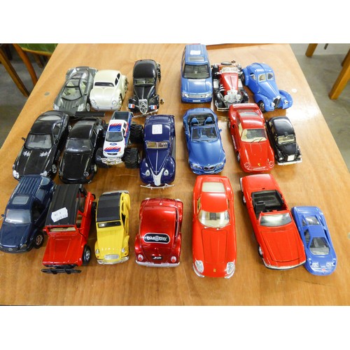 151 - TWENTY APPROXIMATELY 1:24 SCALE DIE CAST MODELS OF CARS AND SPORTS CARS, 1930s and later, includes B... 