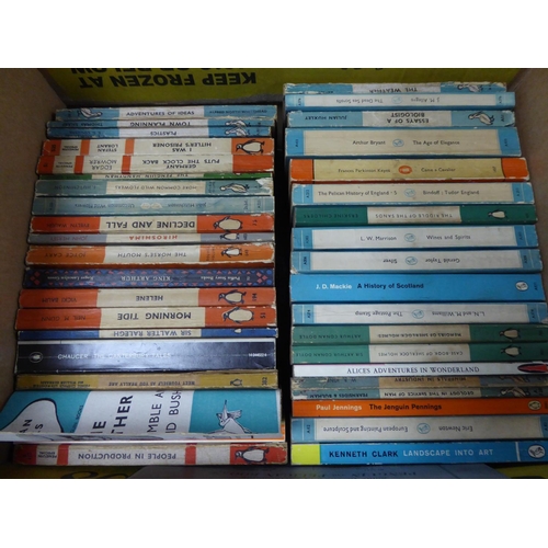 14 - COLLECTION OF VARIOUS VINTAGE PENGUIN AND PELICAN TITLES, various others from different series, gree... 