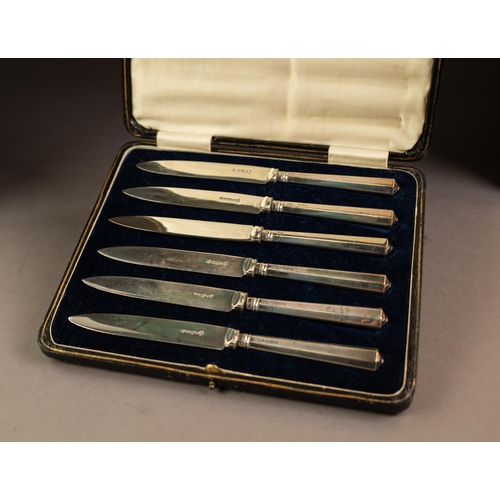 221 - GEORGE V CASED SET OF ELECTROPLATED FRUIT KNIVES WITH FILLED SILVER HANDLES, Sheffield 1918