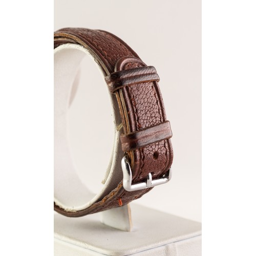 17 - GENTLEMAN'S ROTARY STAINLESS STEEL VINTAGE WRISTWATCH with 15 jewels mechanical movement, with circu... 