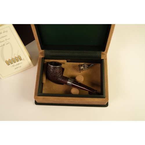 149 - BOXED LIMITED EDITION DUNHILL ‘TEN PIPERS PIPING’, CHRISTMAS 2002 SMOKING PIPE, (487/500), with ster... 