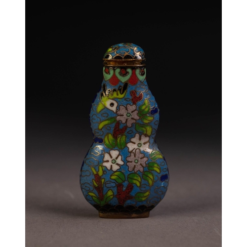 197 - CHINESE ANTIQUE CLOISONNE ENAMELLED SNUFF BOTTLE AND STOPPER, of flattened double gourd shape, decor... 