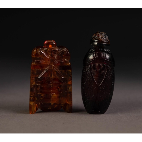 199 - CHINESE CARVED DARK AMBER SNUFF BOTTLE AND STOPPER, in the form of a cicada, 2 3/8in (6cm) long and ... 