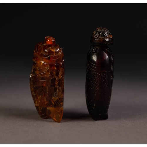 199 - CHINESE CARVED DARK AMBER SNUFF BOTTLE AND STOPPER, in the form of a cicada, 2 3/8in (6cm) long and ... 