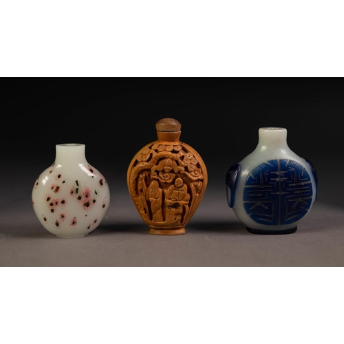 205 - CHINESE WHITE OPAQUE AND DARK BLUE OVERLAID GLASS SNUFF BOTTLE, moon flask shaped, with carved blue ... 