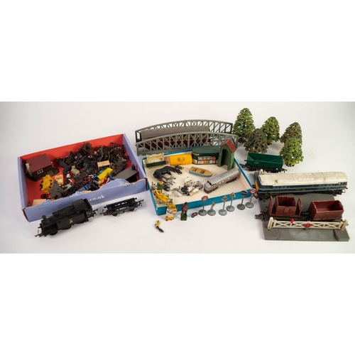 95 - TRIANG 'OO' MODEL RAIL, to include; D5578 locomotive,0-6-0 tank locomotive, boxed R170 level crossin... 