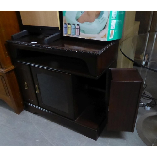 279 - A MAHOGANY RECORD AND CD CABINET, WITH GLAZED DOORS FLANKED BY TWO LARGE HINGE-OUT CD RACKS, OPEN CO... 