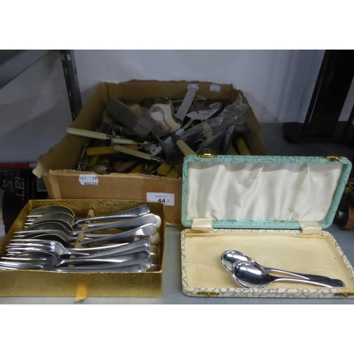 44 - MISCELLANEOUS ELECTROPLATE AND OTHER TABLE CUTLERY