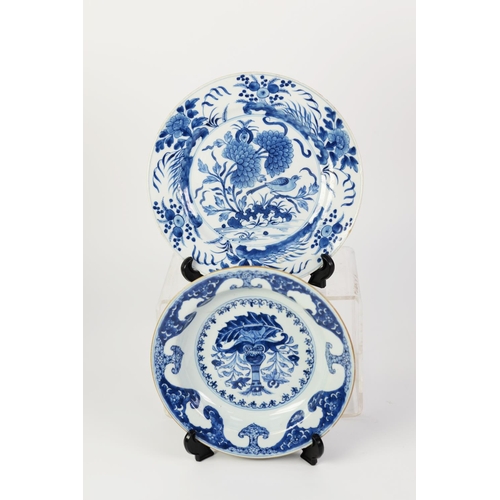 144 - CHINESE QING DYNASTY KANGXI PERIOD PORCELAIN PLATE, painted in vibrant underglaze blue, the centre w... 