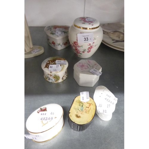 33 - FIVE CHINA SMALL TRINKET BOXES, VARIOUS AND A MODERN JAPANESE PORCELAIN GINGER JAR AND MATCHING HEAR... 