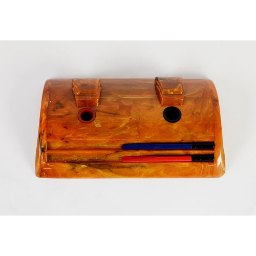 334 - ART DECO CARVACRAFT STREAMLINE 'HONEY MOTTLE' BAKELITE INKSTAND, in original card box, 11 ½