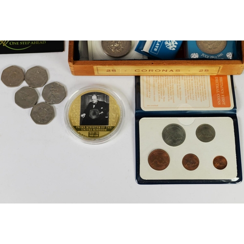 14 - TWENTY TWO QUEEN ELIZABETH II CROWN COINS, VARIOUS, some in hard plastic or presentation cards; a se... 