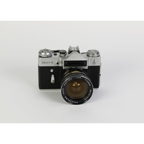 52 - ZENIT 'E' SLR ROLL FILM CAMERA No. 79297570 with Prinzflex Auto Reflex 1:2.8 f=28mm lens No. 701526 ... 