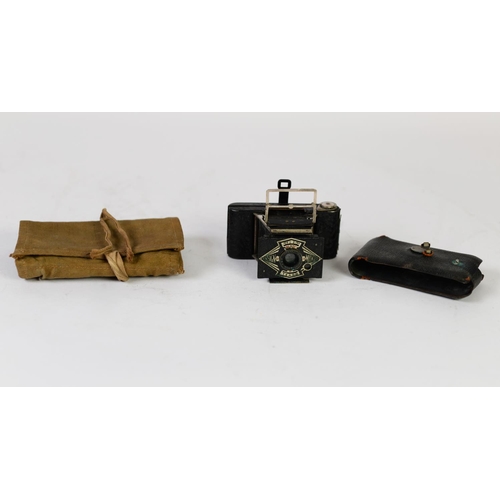 48 - HOUGHTON - ENSIGN MIDGET MODEL 22 FOLDING STRUT BELLOWS CAMERA, circa 1935, (fair condition) with or... 