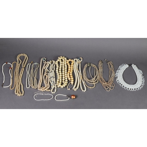 410 - GOOD SELECTION OF MAINLY VINTAGE COSTUME JEWELLERY, including a long, faceted black bead necklace, p... 