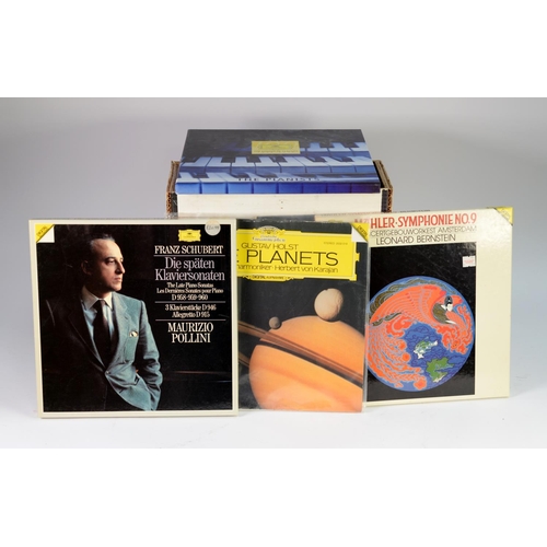 137 - CLASSICAL VINYL RECORDS. KEMPFF - Mozart KV 488, KV 491, DGG SLPM 138645, RED STEREO. Together with ... 