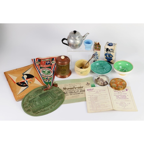 220 - SELECTION OF ITEMS RELATING TO THE FESITVAL OF BRITAIN 1951, to include a gilt metal circular powder... 