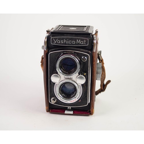 44 - YASHICA-MAT COPAL MXV TWIN LENS REFLEX CAMERA, with Yashinon 1:3.5 f=80mm lens, No. 310581 with LENS... 