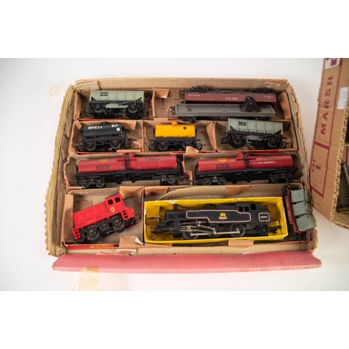 172 - GOOD SELECTION OF TRIANG ROVEX 'OO' GAUGE GOODS ROLLING STOCK, to include; Royal Mail van, Snow plou... 