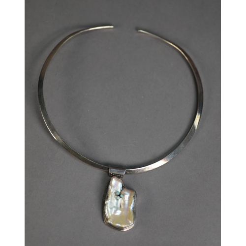 445 - PLAIN SILVER SPRUNG CHOKER NECKLACE with slide-on irregular shaped and silver framed mother of pearl... 