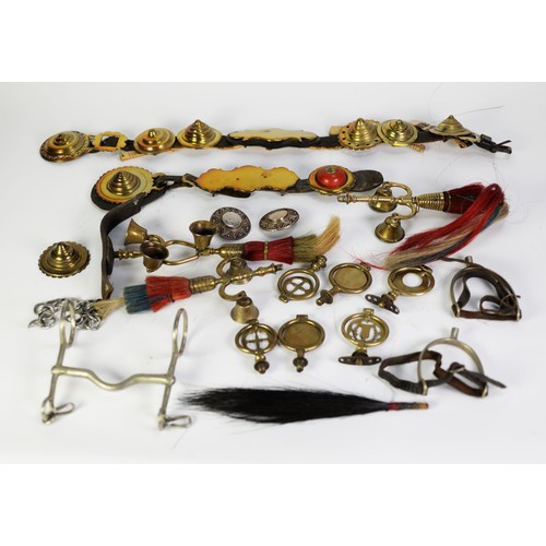 324 - GOOD SELECTION OF EARLY 20th CENTURY HEAVY HORSE BRASSES, to include three flying terrets, with bell... 