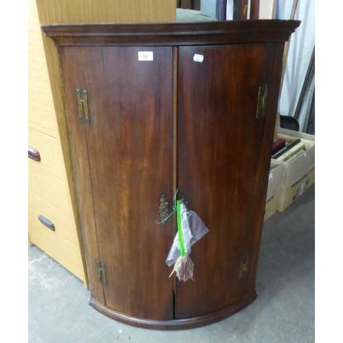 262 - A MAHOGANY ANTIQUE BOW FRONTED CORNER CABINET, WITH 'H' HINGES (LACKING ONE SHELF) 106cm high