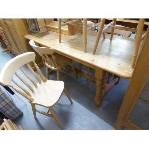 359 - A SET OF SIX WINDSOR BLOND HARDWOOD DINING CHAIRS, INCLUDING TWO CARVERS ARMCHAIRS, WITH RAIL BACKS ... 