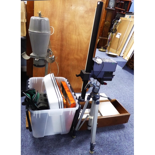 71 - DURST M670 BW BLACK & WHITE PHOTOGRAPHIC ENLARGER, an unnamed 1960s grey painted example, plus, ... 