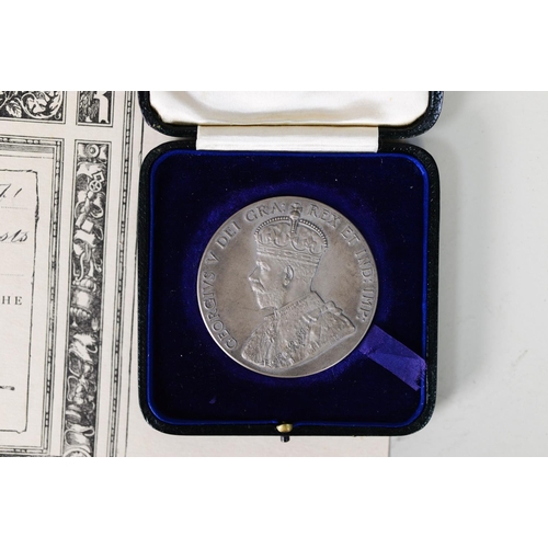 199 - GEORGE V WHITE METAL MEDAL - National Medal for Success in Art - issued by the South Kensington Boar... 