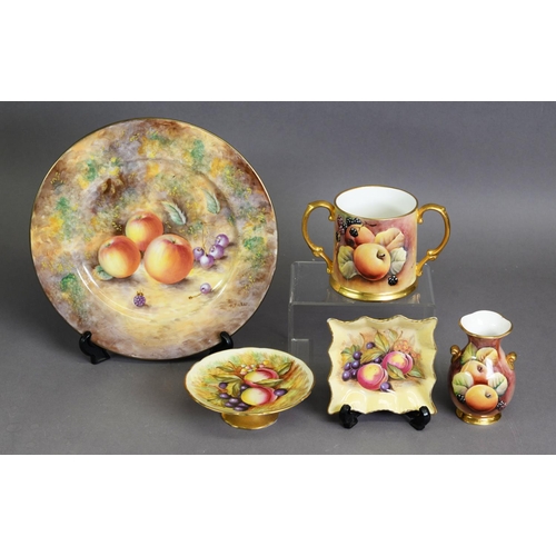 285 - THREE PIECES OF MODERN FRUIT PAINTED CHINA, comprising: ‘WISHCOTT CERAMICS’ PLATE, signed by P Baker... 