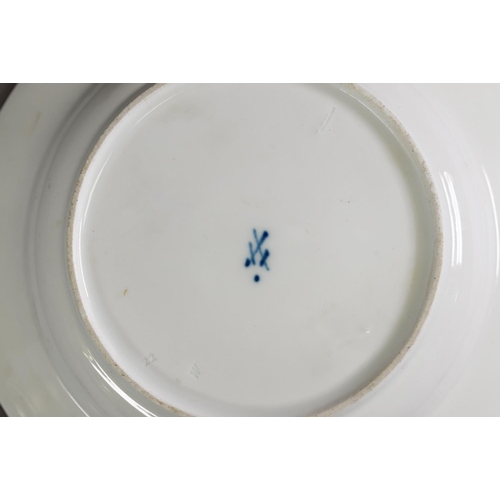 341 - 18TH CENTURY MEISSEN DOT PERIOD SOUP PLATE, in the Chinese Butterfly pattern; 8 7/8