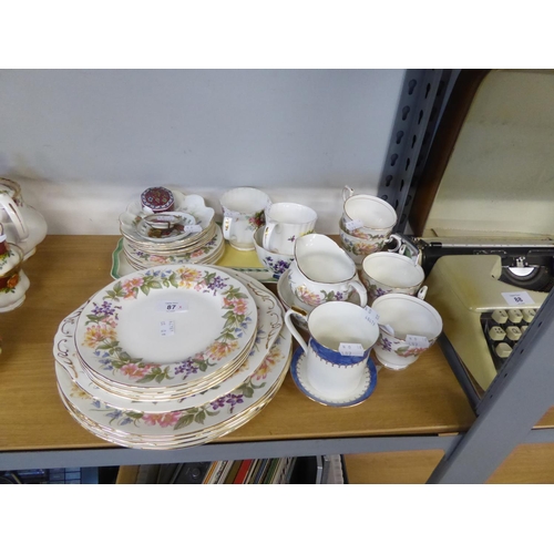 87 - PARAGON CHINA ‘COUNTRY LANE’ PATTERN TEA AND DINNER SERVICE FOR FOUR PERSONS, APPROXIMATELY 23 PIECE... 