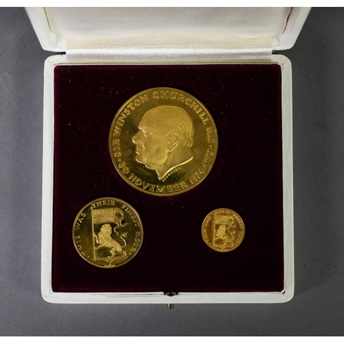 68 - WINSTON CHURCHILL ‘THIS WAS THEIR FINEST HOUR’ CASED COMMEMORATIVE SET OF THREE GOLD MEDALLIONS, 71g... 