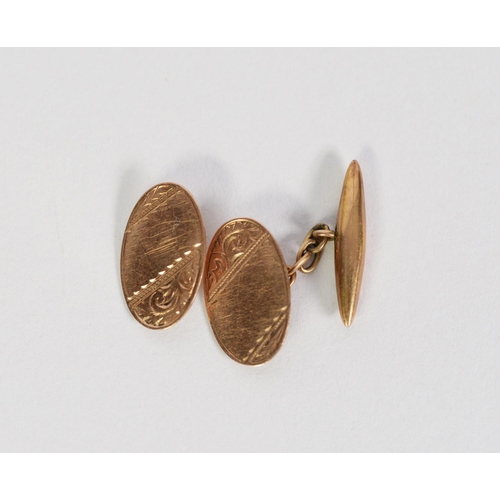 105 - PAIR OF 9ct GOLD CUFFLINKS with foliate engraved oval tops, chain linked to a torpedo shaped back (o... 