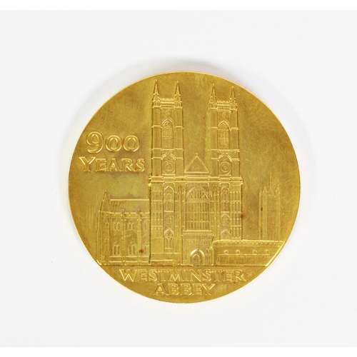 69 - ROYAL MINT 22ct GOLD MEDAL COMMEMORATING WESTMINSTER ABBEY 900th ANNIVERSARY 1065 - 1965, commission... 